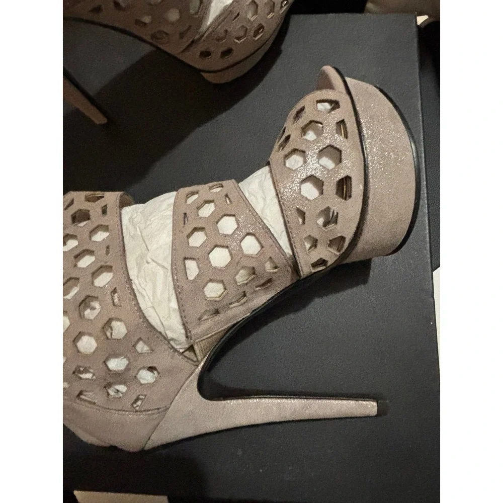 Pelle Moda Taupe Dark Shimmer Kid Suede Open Toed Platform Heels Size 6M NIB